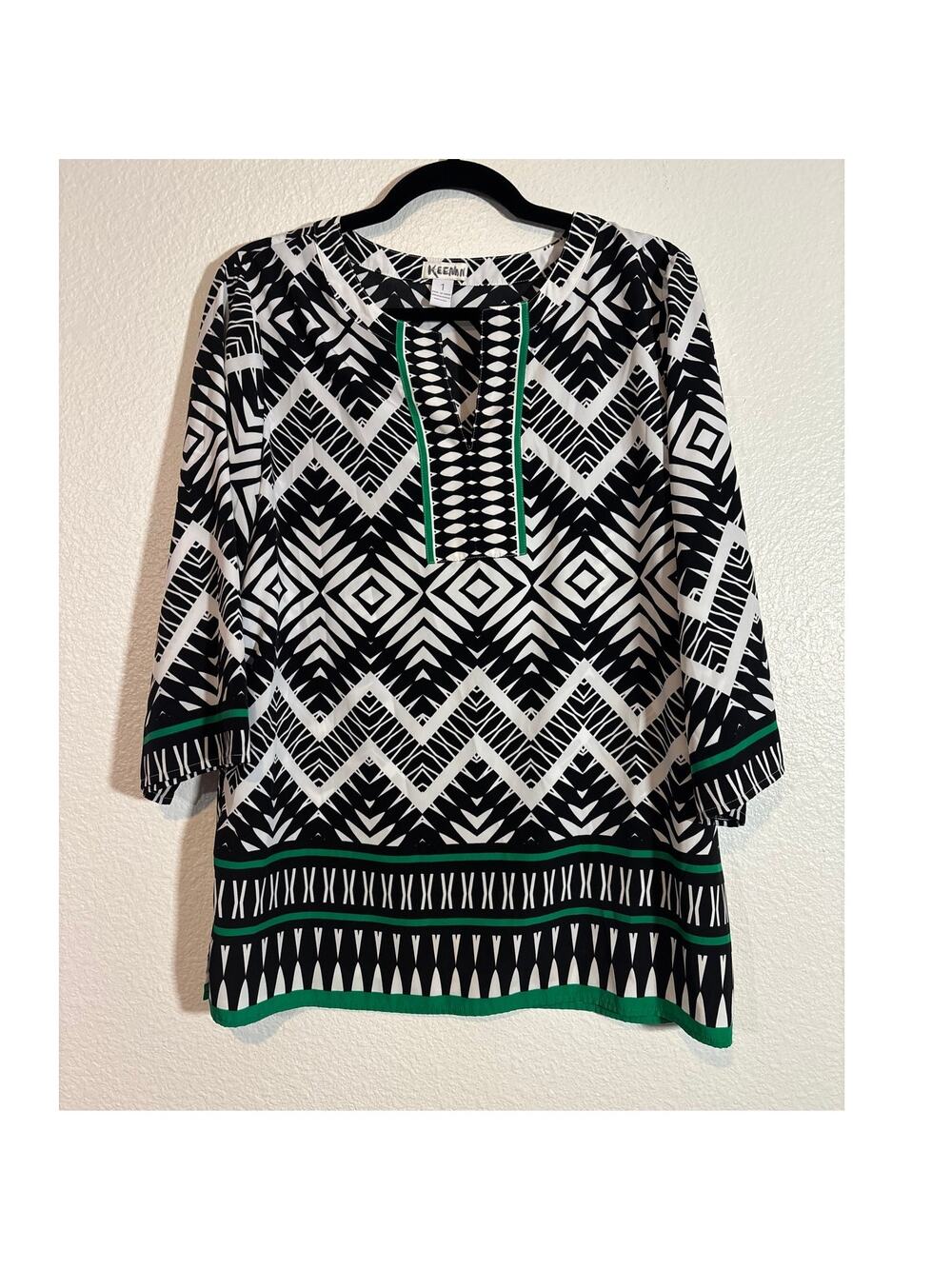Chico's Size M (1) Black White Chevron Green Contrast Trim Geometric Print Top